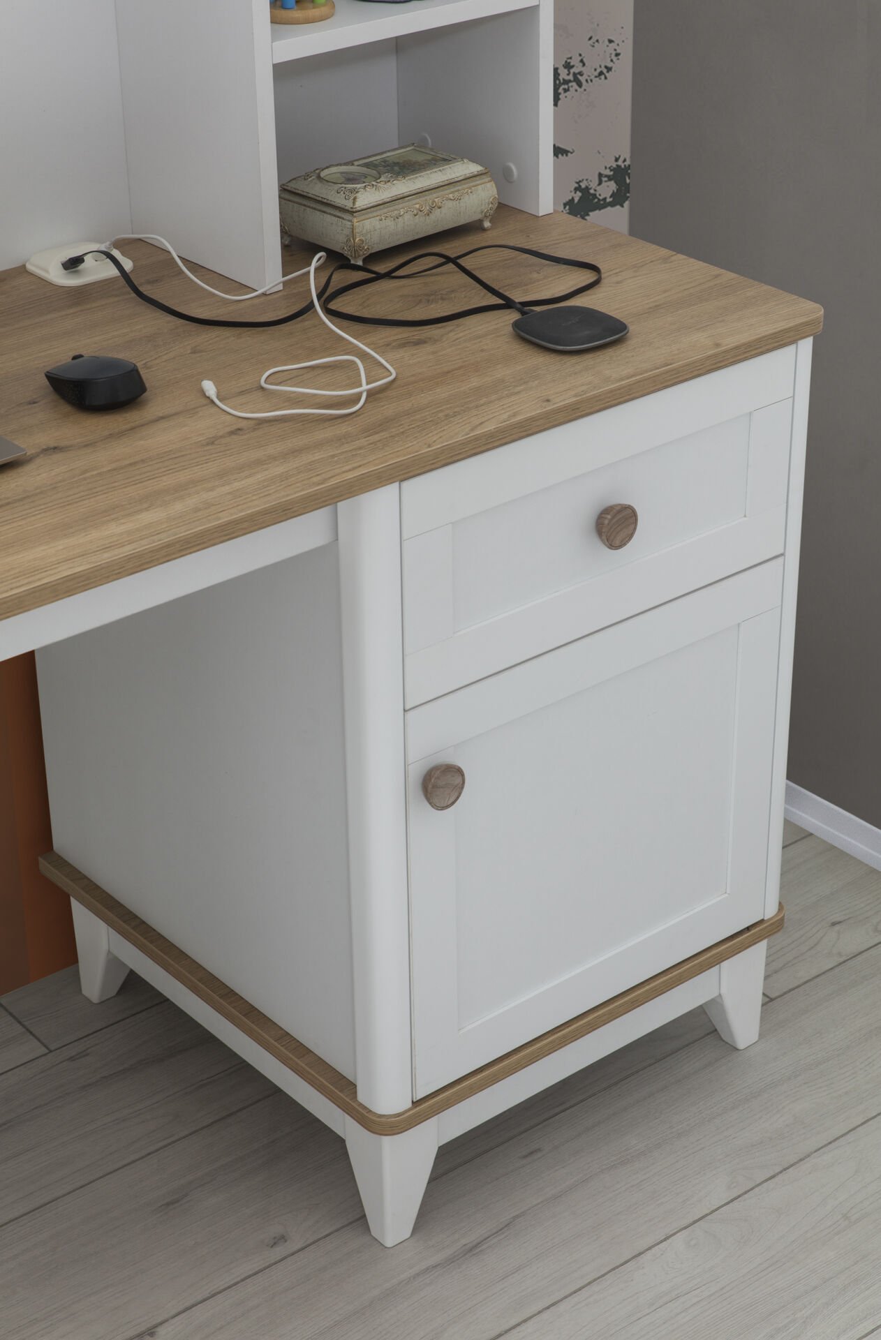 LORA 3 KAPILI DOLAP+ÇALIŞMA MASASI+100*200 KARYOLA